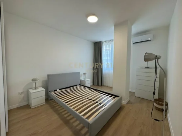 Tirane, jepet me qera apartament 3+1 Kati 8, 144 m² 1.600 € 