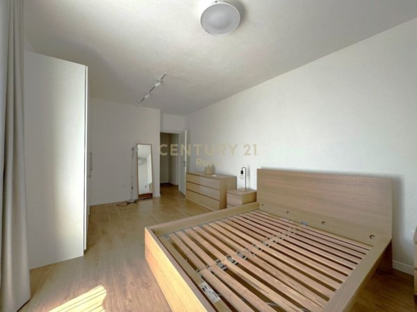 Tirane, jepet me qera apartament 3+1 Kati 8, 144 m² 1.600 € 