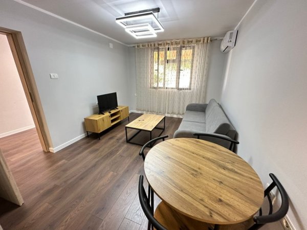 Tirane, jepet me qera shtepi 1+1 Kati 0, 60 m² 550 € (Myslym Shyri)