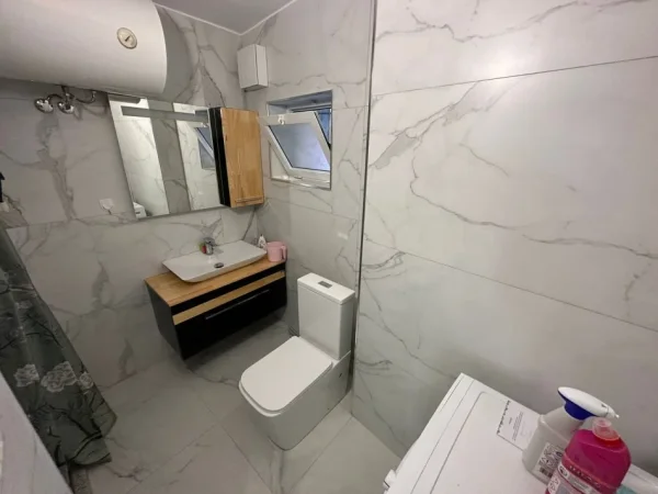 Tirane, jepet me qera shtepi 1+1 Kati 0, 60 m² 550 € (Myslym Shyri)