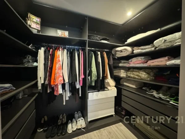 Tirane, shes apartament 3+1 Kati 1, 132 m² 260.000 € 
