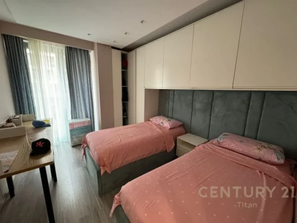 Tirane, shes apartament 3+1 Kati 1, 132 m² 260.000 € 