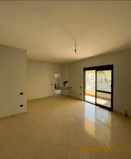 Tirane, jepet me qera apartament 3+1 Kati 5, 120 m² 700 € (LIQENI I THATE)