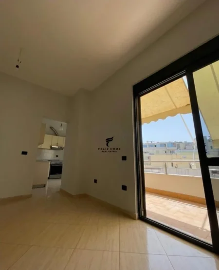 Tirane, jepet me qera apartament 3+1 Kati 5, 120 m² 700 € (LIQENI I THATE)