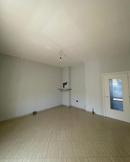 Tirane, jepet me qera apartament 3+1 Kati 5, 120 m² 700 € (LIQENI I THATE)