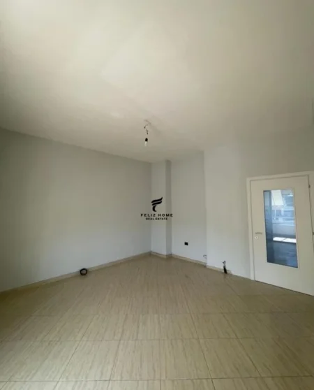 Tirane, jepet me qera apartament 3+1 Kati 5, 120 m² 700 € (LIQENI I THATE)