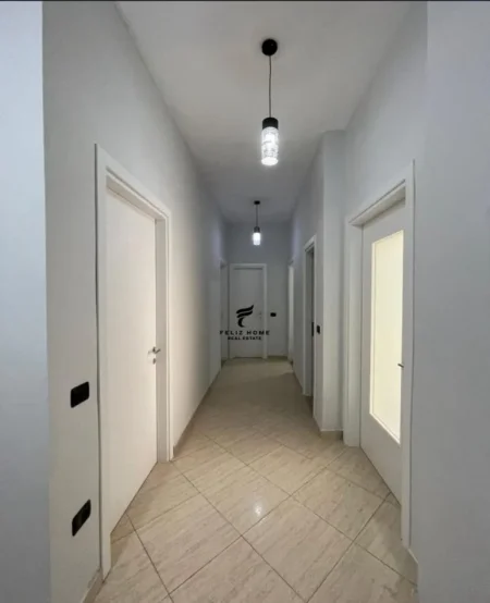 Tirane, jepet me qera apartament 3+1 Kati 5, 120 m² 700 € (LIQENI I THATE)