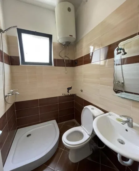 Tirane, jepet me qera apartament 3+1 Kati 5, 120 m² 700 € (LIQENI I THATE)