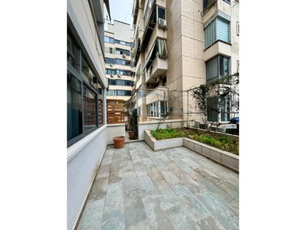 Tirane, shitet apartament 1+1+Ballkon Kati 3, 63 m² 195.000 € (Rruga Faik Konica)