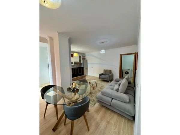 Tirane, shitet apartament 1+1+Ballkon Kati 3, 63 m² 195.000 € (Rruga Faik Konica)