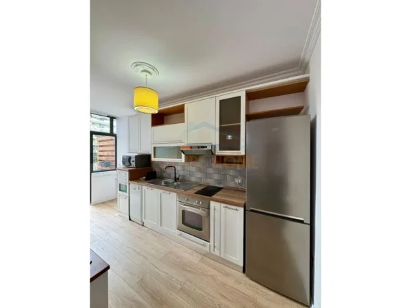 Tirane, shitet apartament 1+1+Ballkon Kati 3, 63 m² 195.000 € (Rruga Faik Konica)