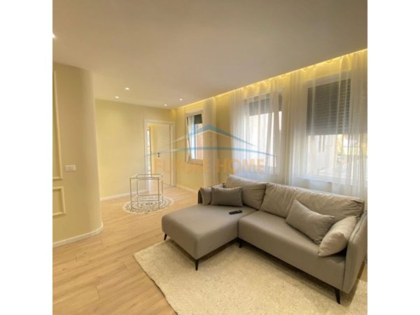 Tirane, shitet apartament 1+1+Ballkon Kati 2, 55 m² 125.000 € (Mbikalimi Komuna e Parisit)