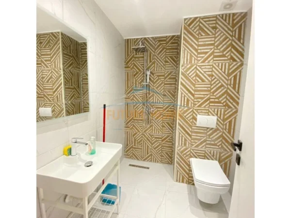 Tirane, shitet apartament 1+1+Ballkon Kati 2, 55 m² 125.000 € (Mbikalimi Komuna e Parisit)