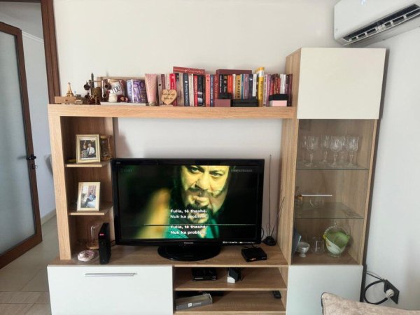 Tirane, jepet me qera apartament 1+1+Ballkon Kati 5, 70 m² 450 € (SIRI KODRA)