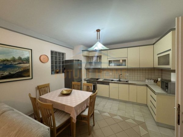 Tirane, jepet me qera 2+1+Ballkon Kati 3, 112 m² 700 € (21 Dhjetori)