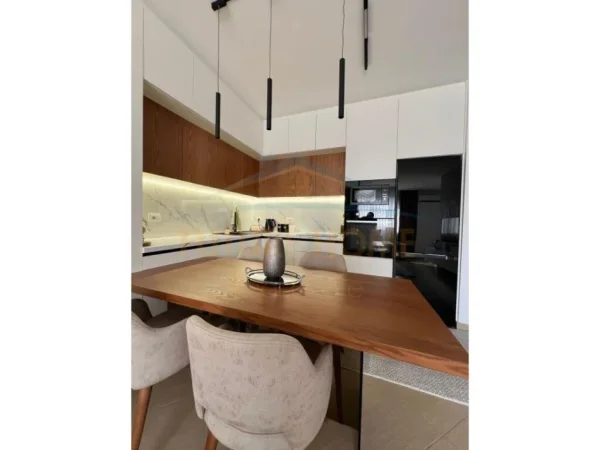 Tirane, shitet apartament 2+1+Ballkon Kati 5, 118 m² 165.000 € (Unaza e Re)