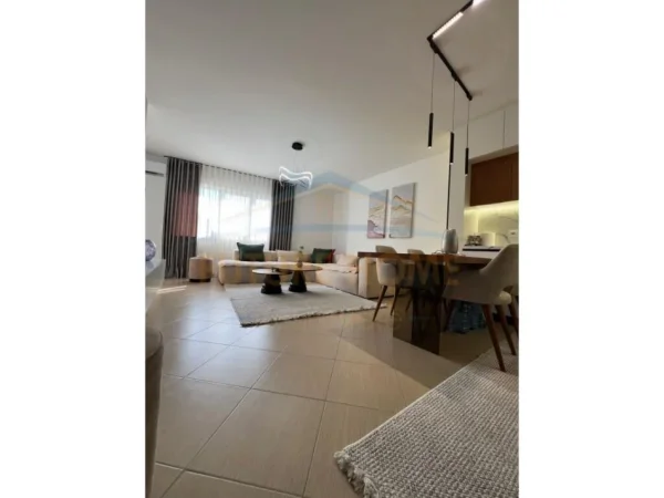Tirane, shitet apartament 2+1+Ballkon Kati 5, 118 m² 165.000 € (Unaza e Re)