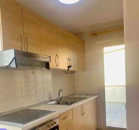 Tirane, jepet me qera apartament 2+1 Kati 3, 100 m² 750 € (LIQENI I THATE)