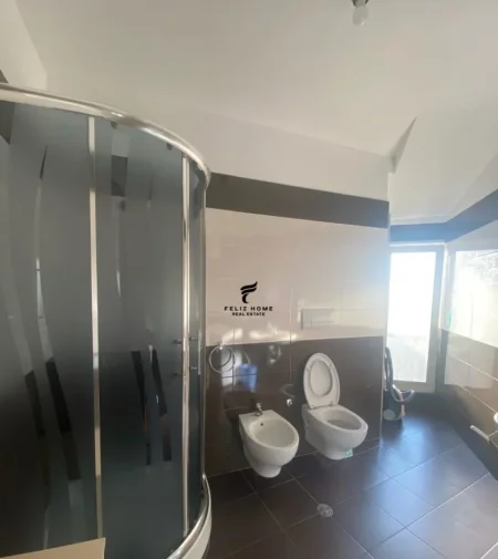 Tirane, jepet me qera apartament 2+1 Kati 3, 100 m² 750 € (LIQENI I THATE)