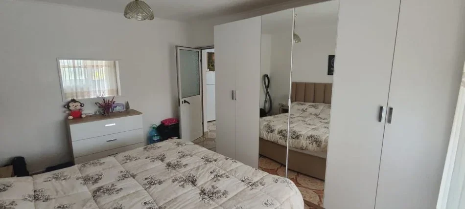 Tirane, shitet apartament 2+1 Kati 5, 75 m² 110.000 € (Materniteti i Ri)