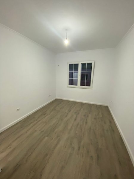 Tirane, shitet apartament 2+1+Ballkon Kati 3, 72 m² 150.000 € (Rruga e Kavajes , prane Kadiu)