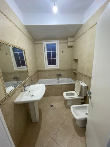 Tirane, shitet apartament 2+1+Ballkon Kati 3, 72 m² 150.000 € (Rruga e Kavajes , prane Kadiu)
