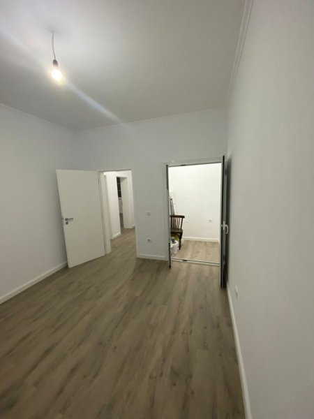 Tirane, shitet apartament 2+1+Ballkon Kati 3, 72 m² 150.000 € (Rruga e Kavajes , prane Kadiu)