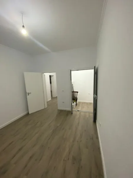 Tirane, shitet apartament 2+1+Ballkon Kati 3, 72 m² 150.000 € (Rruga e Kavajes , prane Kadiu)