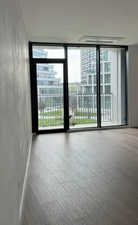 Tirane, jepet me qera zyre Kati 1, 75 m² 950 € (LIQENI ARTIFICIAL)