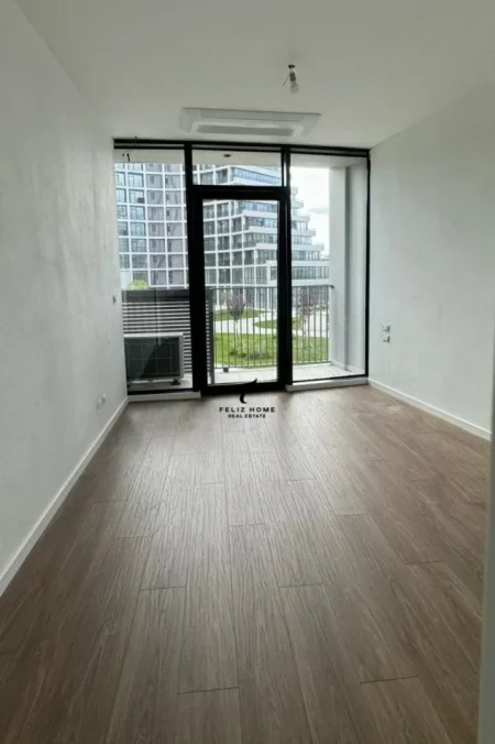 Tirane, jepet me qera zyre Kati 1, 75 m² 950 € (LIQENI ARTIFICIAL)