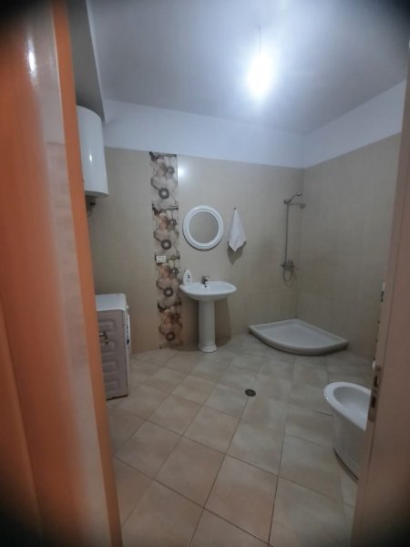 Tirane, jepet me qera apartament 2+1 Kati 5, 98 m² 450 € (Astir)