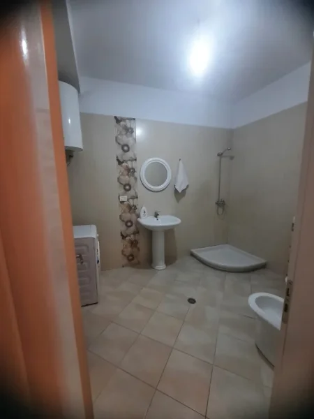 Tirane, jepet me qera apartament 2+1 Kati 5, 98 m² 450 € (Astir)