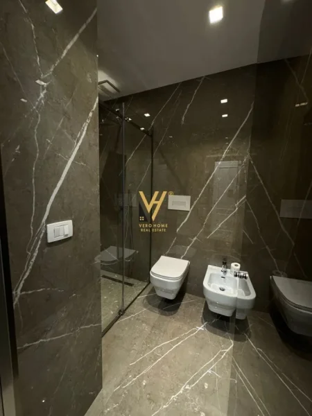 Tirane, jepet me qera apartament 2+1+Ballkon Kati 11, 120 m² 2.500 € (BLLOK)