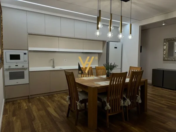 Tirane, jepet me qera apartament 2+1+Ballkon Kati 11, 120 m² 2.500 € (BLLOK)