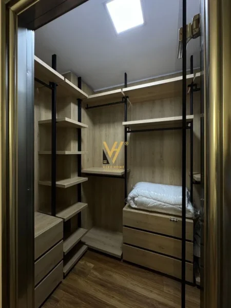 Tirane, jepet me qera apartament 2+1+Ballkon Kati 11, 120 m² 2.500 € (BLLOK)