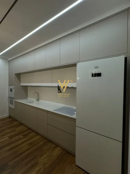 Tirane, jepet me qera apartament 2+1+Ballkon Kati 11, 120 m² 2.500 € (BLLOK)