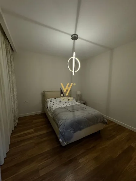 Tirane, jepet me qera apartament 2+1+Ballkon Kati 11, 120 m² 2.500 € (BLLOK)