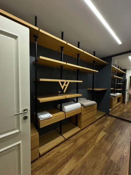 Tirane, jepet me qera apartament 2+1+Ballkon Kati 11, 120 m² 2.500 € (BLLOK)