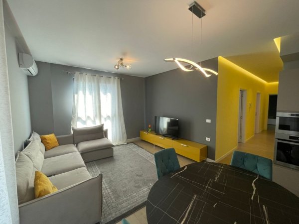 Tirane, jepet me qera apartament 3+1 Kati 4, 120 m² 800 € (Casa Italia)