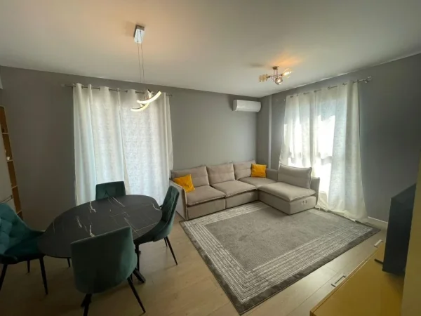 Tirane, jepet me qera apartament 3+1 Kati 4, 120 m² 800 € (Casa Italia)