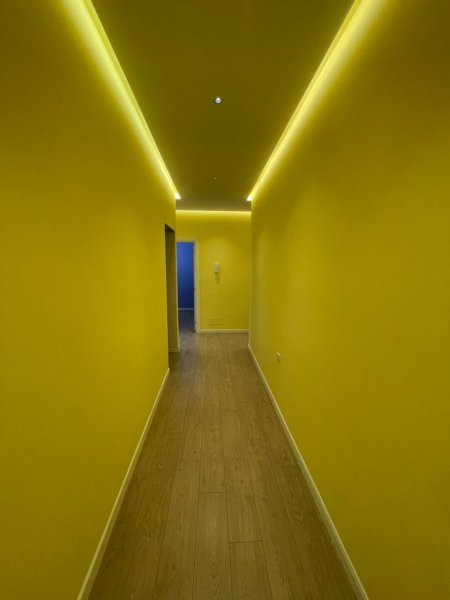 Tirane, jepet me qera apartament 3+1 Kati 4, 120 m² 800 € (Casa Italia)