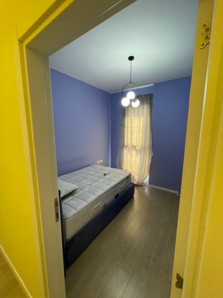 Tirane, jepet me qera apartament 3+1 Kati 4, 120 m² 800 € (Casa Italia)