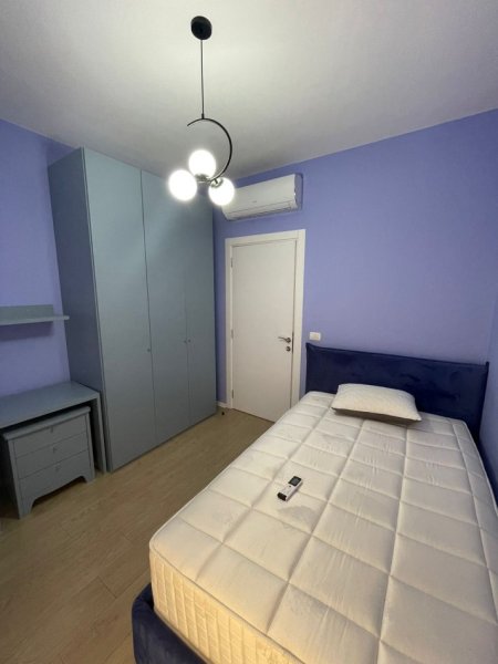 Tirane, jepet me qera apartament 3+1 Kati 4, 120 m² 800 € (Casa Italia)