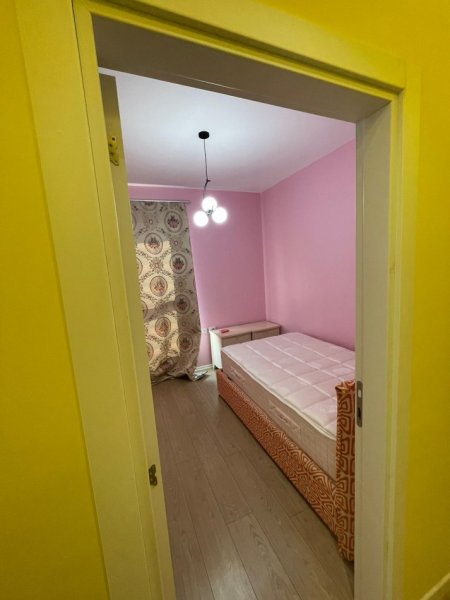Tirane, jepet me qera apartament 3+1 Kati 4, 120 m² 800 € (Casa Italia)