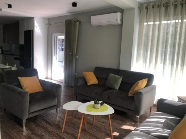 Durres, shitet Vile 3+1 Kati 1, 616 m² 440.000 € (Qerret)