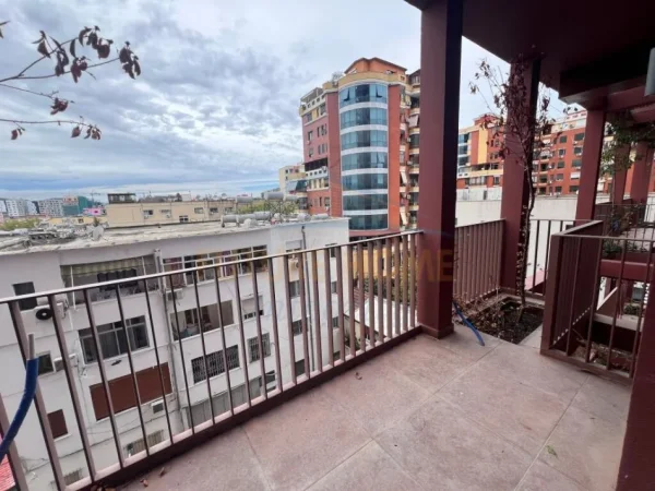 Tirane, jepet me qera apartament 2+1+Ballkon Kati 3, 110 m² 1.300 € (GARDEN BUILDING 21 DHJETORI)