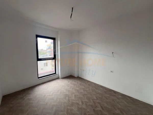 Tirane, jepet me qera apartament 2+1+Ballkon Kati 3, 110 m² 1.300 € (GARDEN BUILDING 21 DHJETORI)