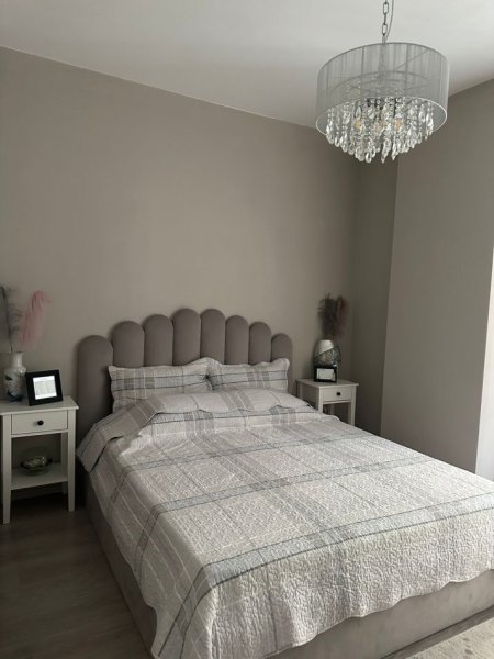 Tirane, jepet me qera apartament 2+1+Ballkon Kati 2, 100 m² 550 € (Astir prane pasticeri Nela 5)