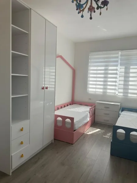 Tirane, jepet me qera apartament 2+1+Ballkon Kati 2, 100 m² 550 € (Astir prane pasticeri Nela 5)