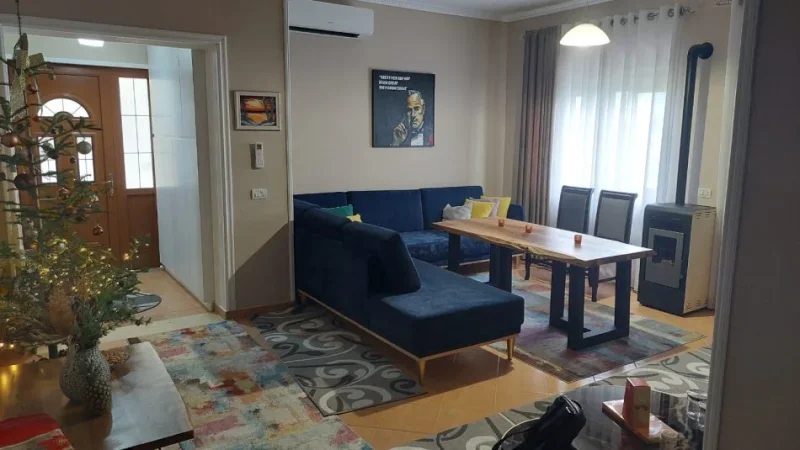 Tirane, jepet me qera apartament 3+1+Ballkon Kati 2, 100 m² 550 € (Stacioni i Trenit , Bulevardi i ri ,)